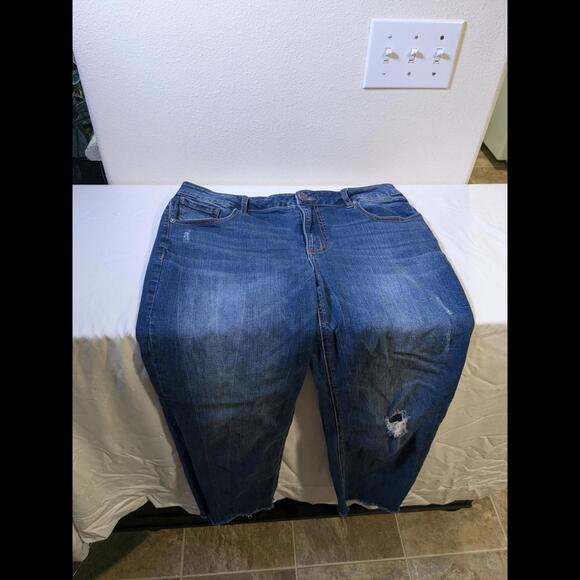 EUC Maurices Women's Slim Fit  Distressed Jeans - Size 12R - Classic Blue Denim - Picture 2 of 7